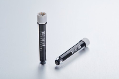Fiolki kriogeniczne Eppendorf CryoStorage Vial, sterylne, 1,0 mL, wolne od DNaz, RNaz, ludzkiego DNA, fabrycznie zamocowane szare pokrywki, z kodem kreskowym i opisem, 960 fiolek (10 statywów × 96 fiolek), statywy pakowane pojedynczo
