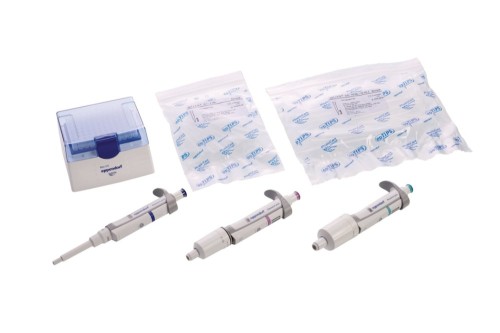 Pipeta automatyczna Eppendorf Research® plus, 3-pak, 1-kanałowa, Opcja 3: 100 – 1 000 µL, 0,5 – 5 mL, 1 – 10 mL, 2x epT.I.P.S. torebki na próbki (x 10 końcówek do pipet) i długopisem